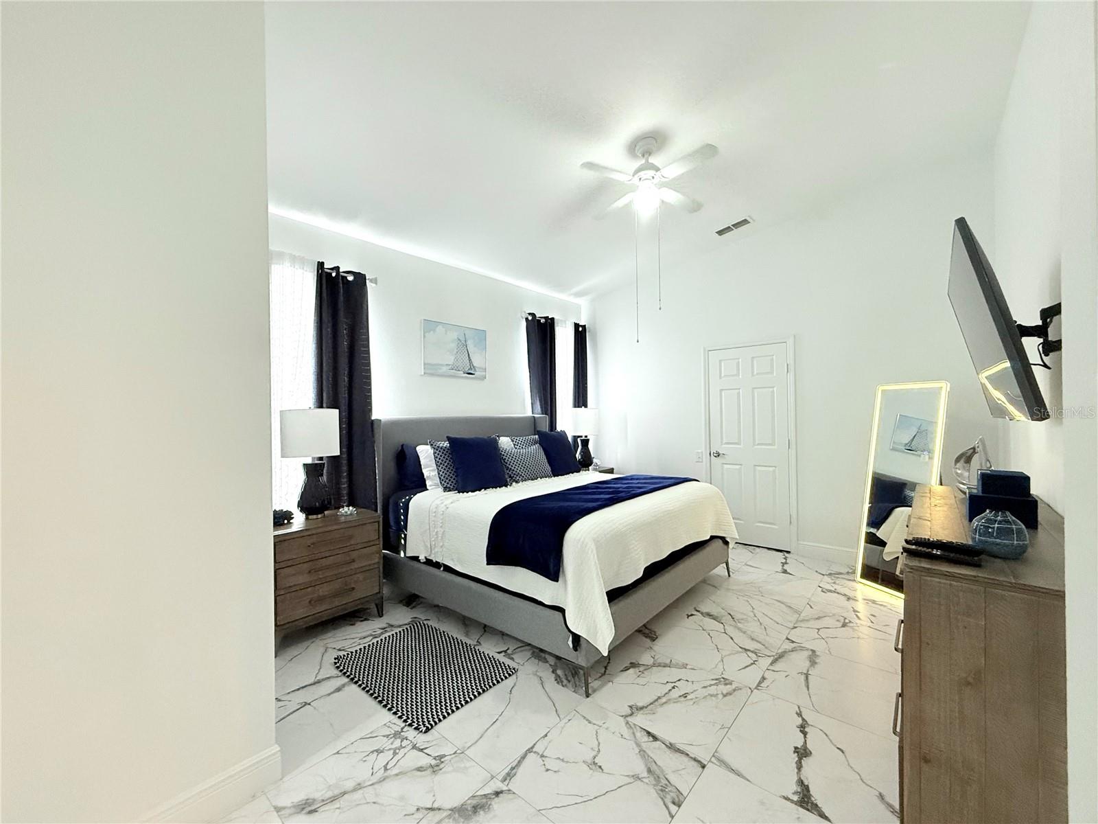 Image 25 of 40 For 8042 King Palm Circle