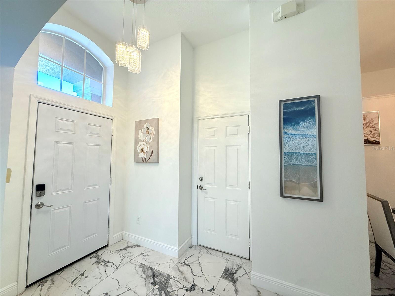 Image 4 of 40 For 8042 King Palm Circle