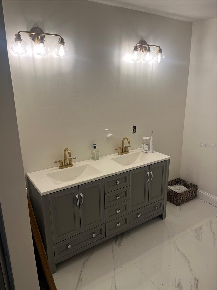 Image 11 of 15 For 12120 Croft Drive