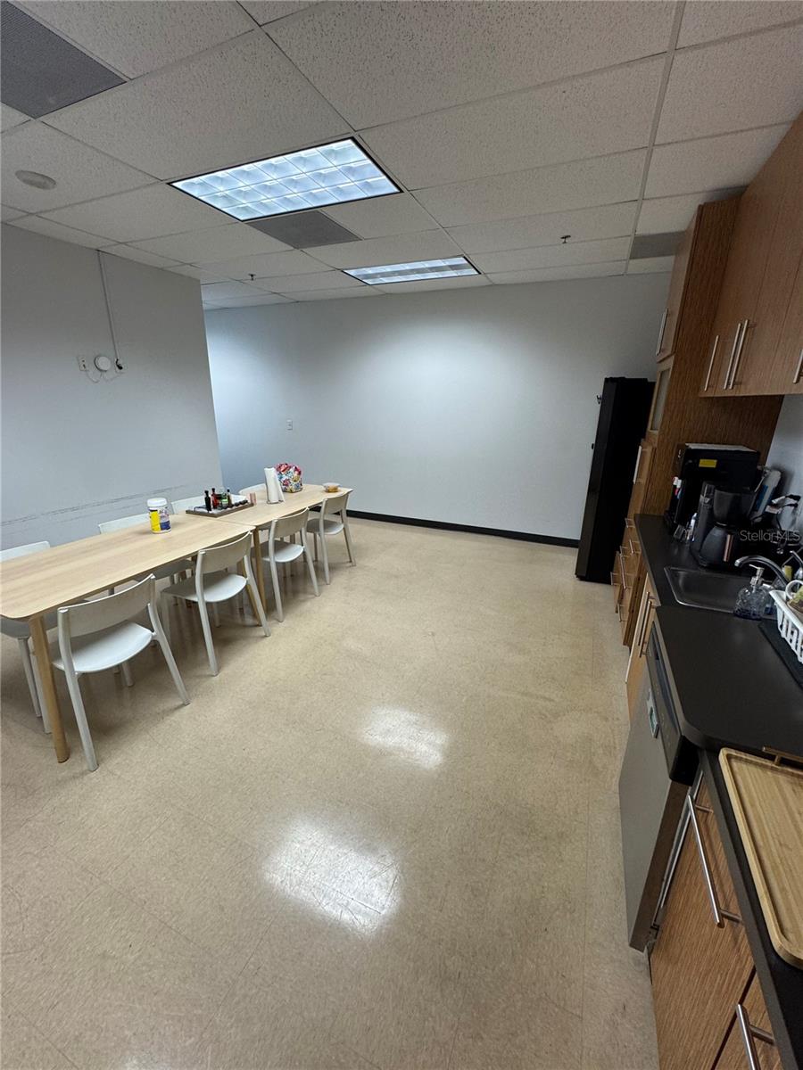 Image 11 of 36 For 6675 Westwood Boulevard 330