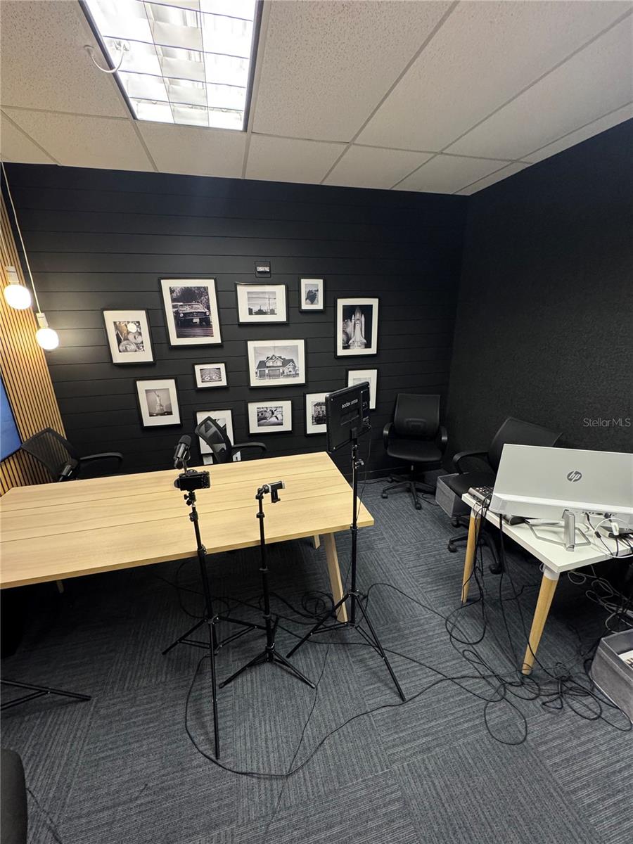 Image 9 of 36 For 6675 Westwood Boulevard 330