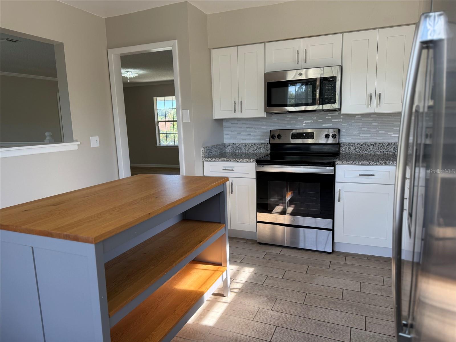 Image 12 of 49 For 489 Deerwood Avenue