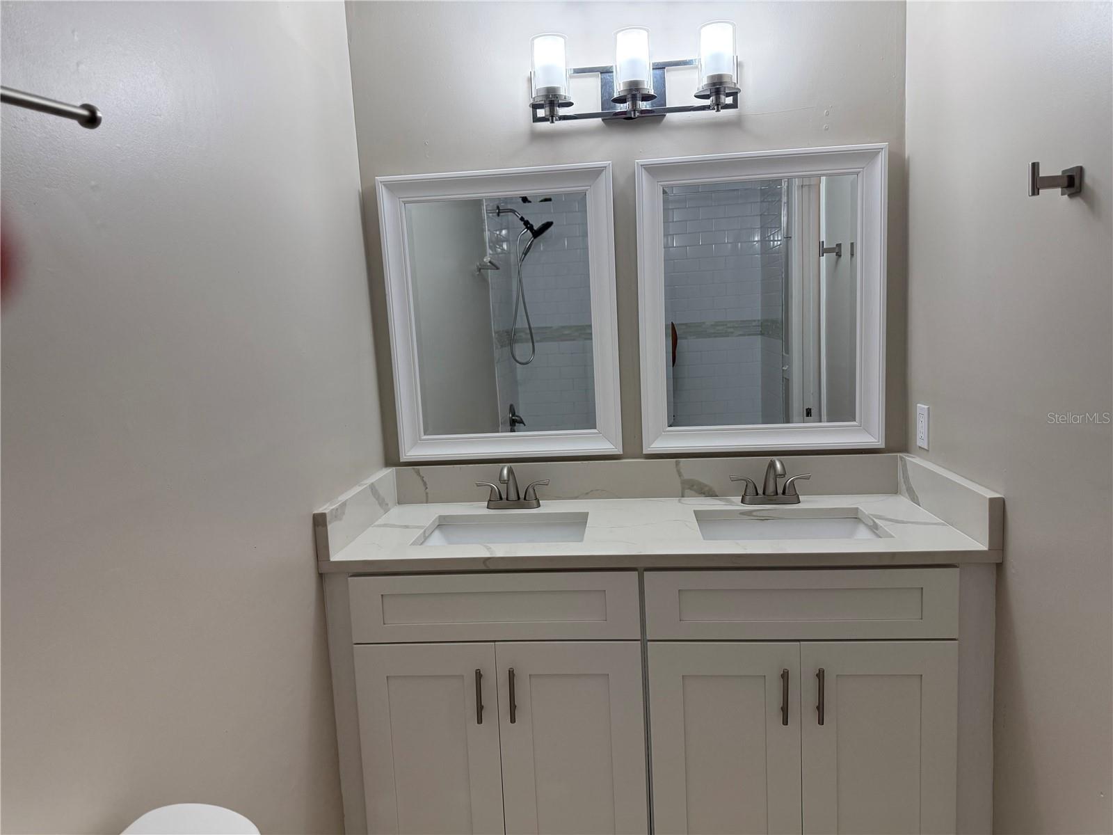 Image 15 of 49 For 489 Deerwood Avenue