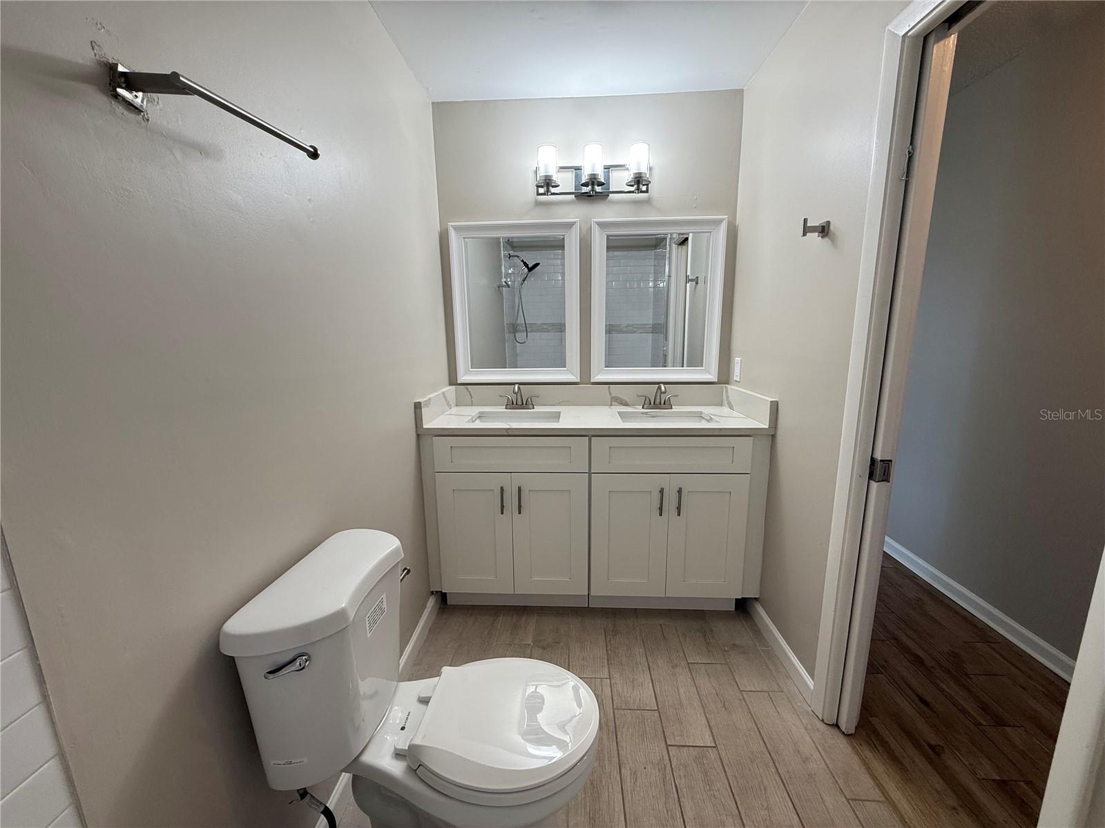 Image 16 of 49 For 489 Deerwood Avenue