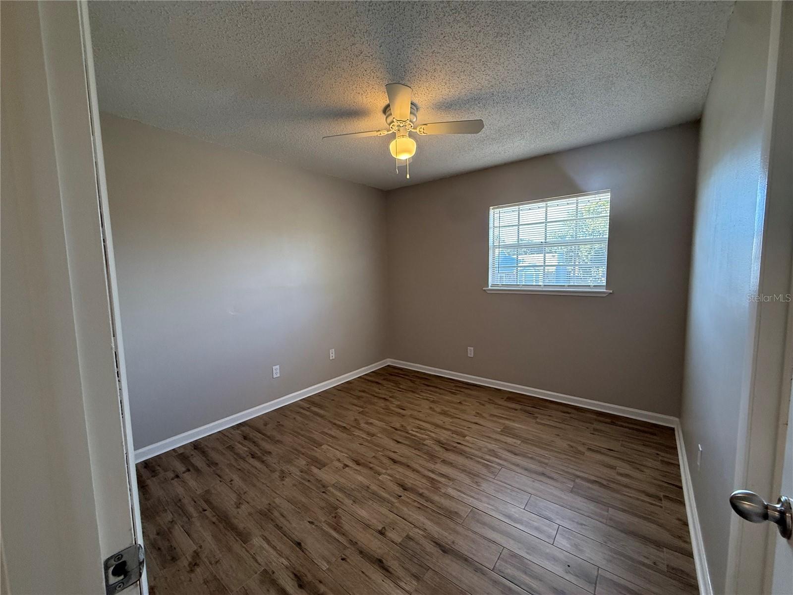 Image 18 of 49 For 489 Deerwood Avenue