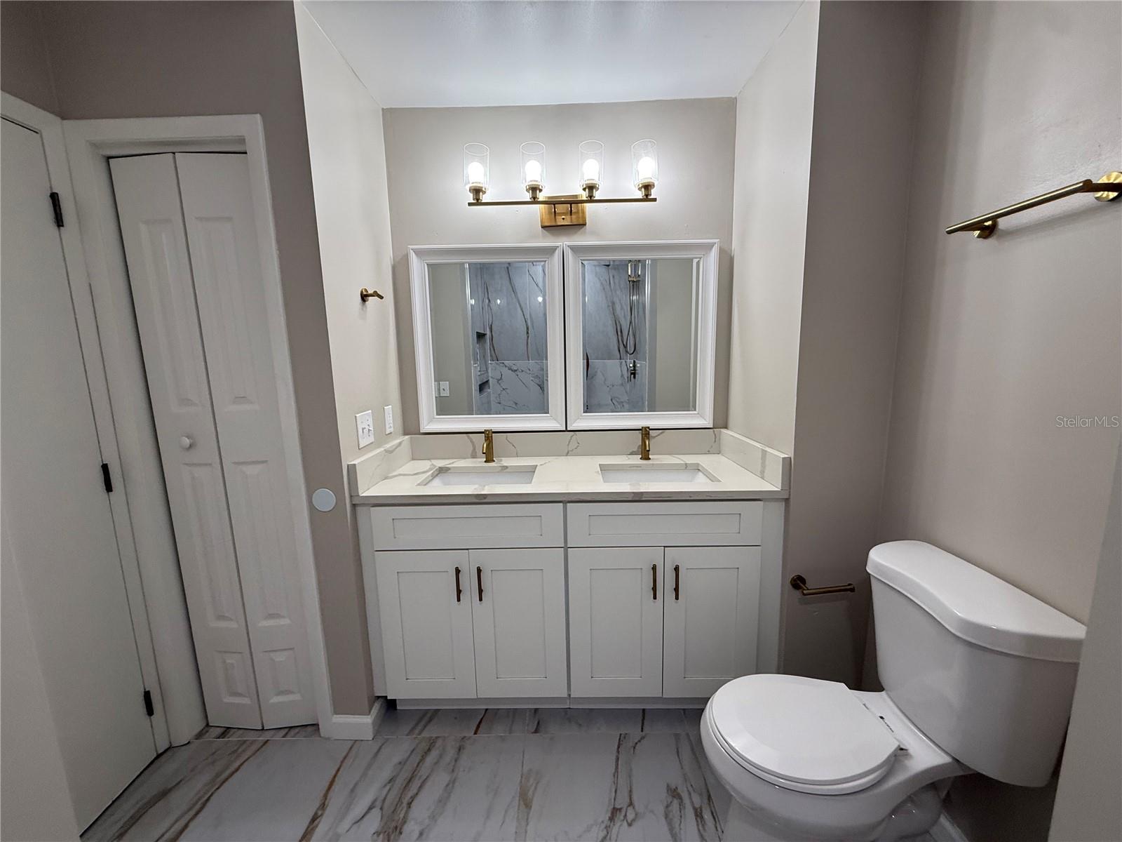 Image 22 of 49 For 489 Deerwood Avenue