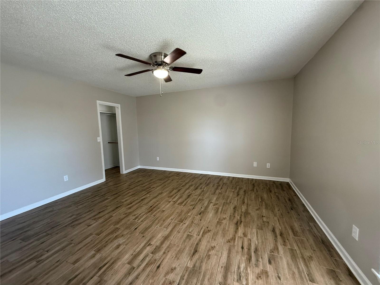 Image 23 of 49 For 489 Deerwood Avenue