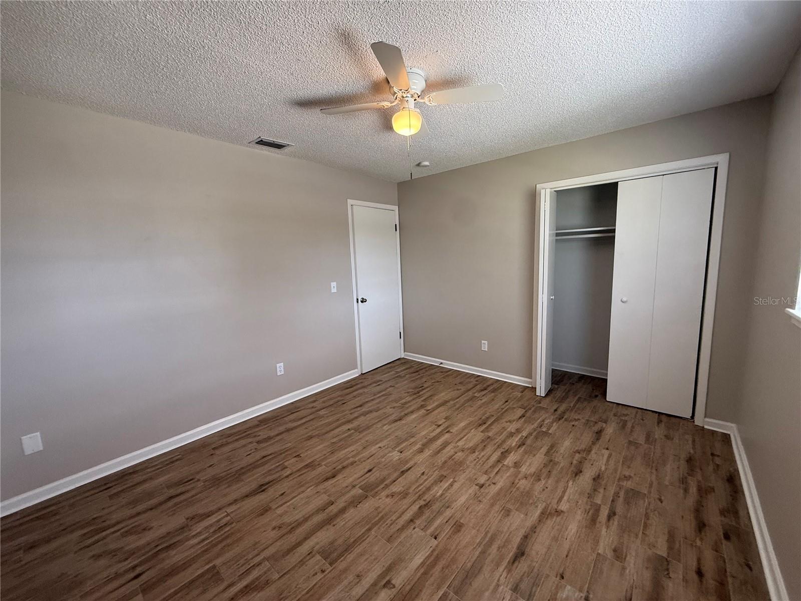 Image 27 of 49 For 489 Deerwood Avenue