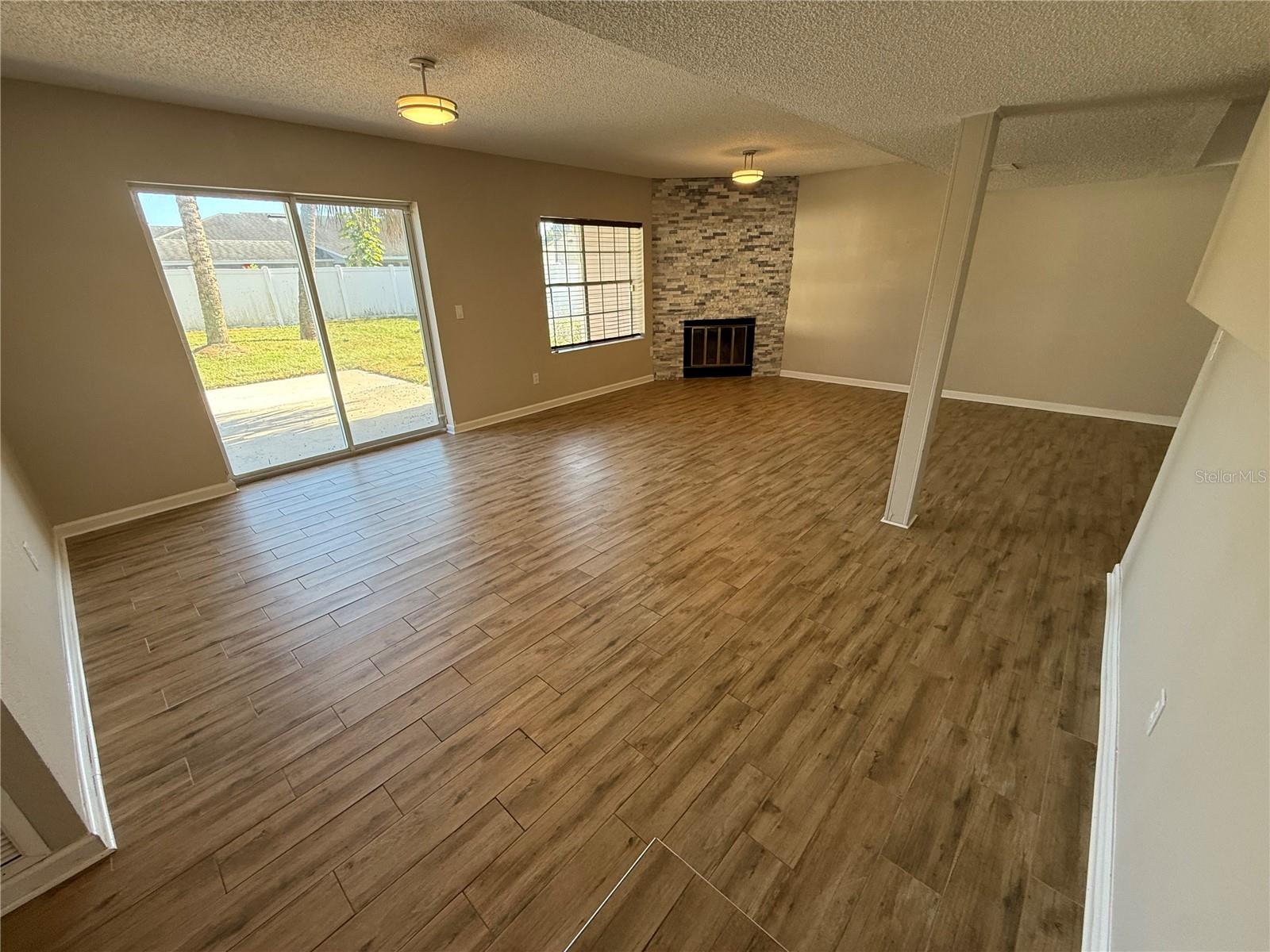 Image 29 of 49 For 489 Deerwood Avenue