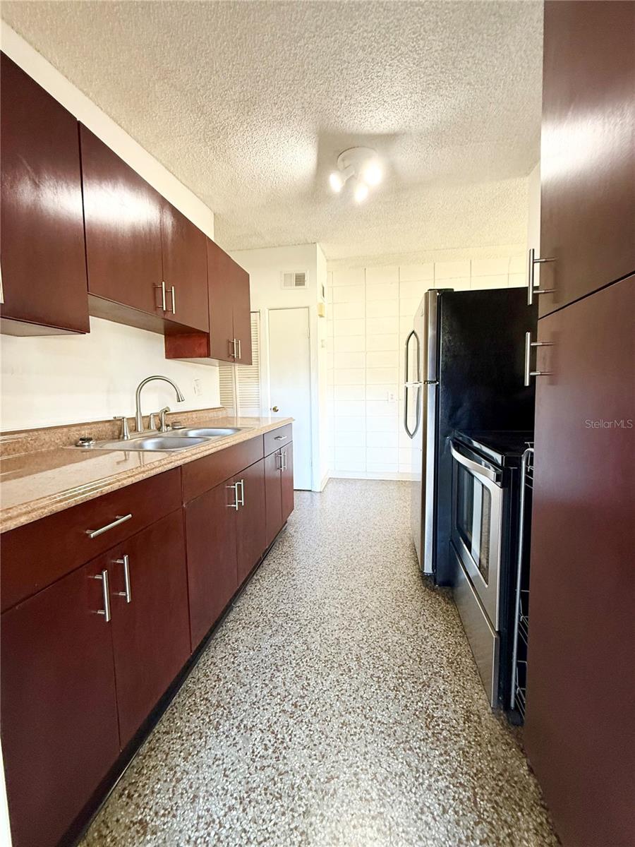 Image 12 of 24 For 2207 Vine Street