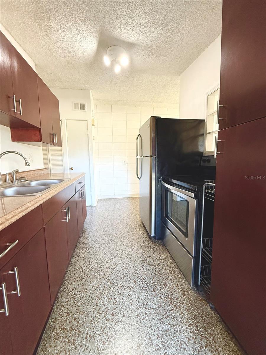 Image 13 of 24 For 2207 Vine Street