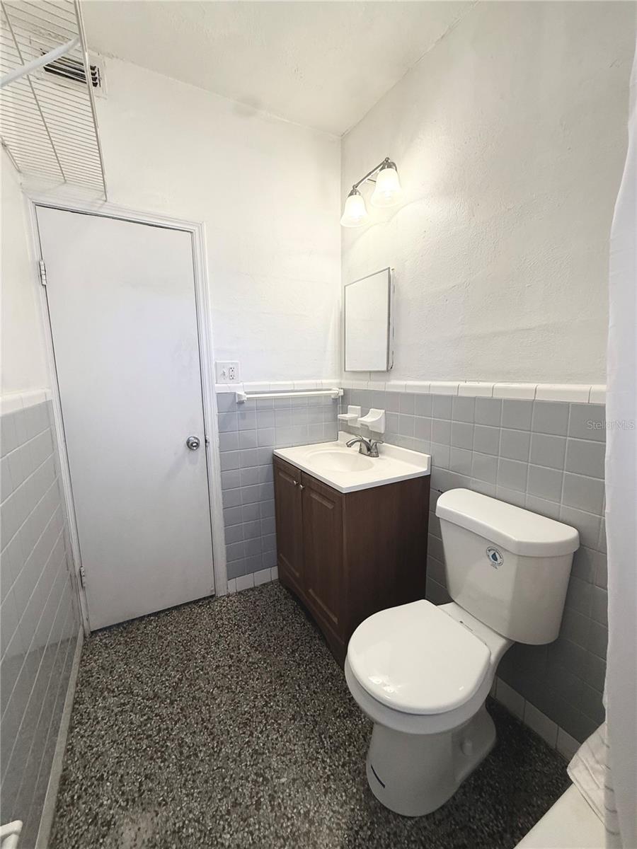 Image 16 of 24 For 2207 Vine Street