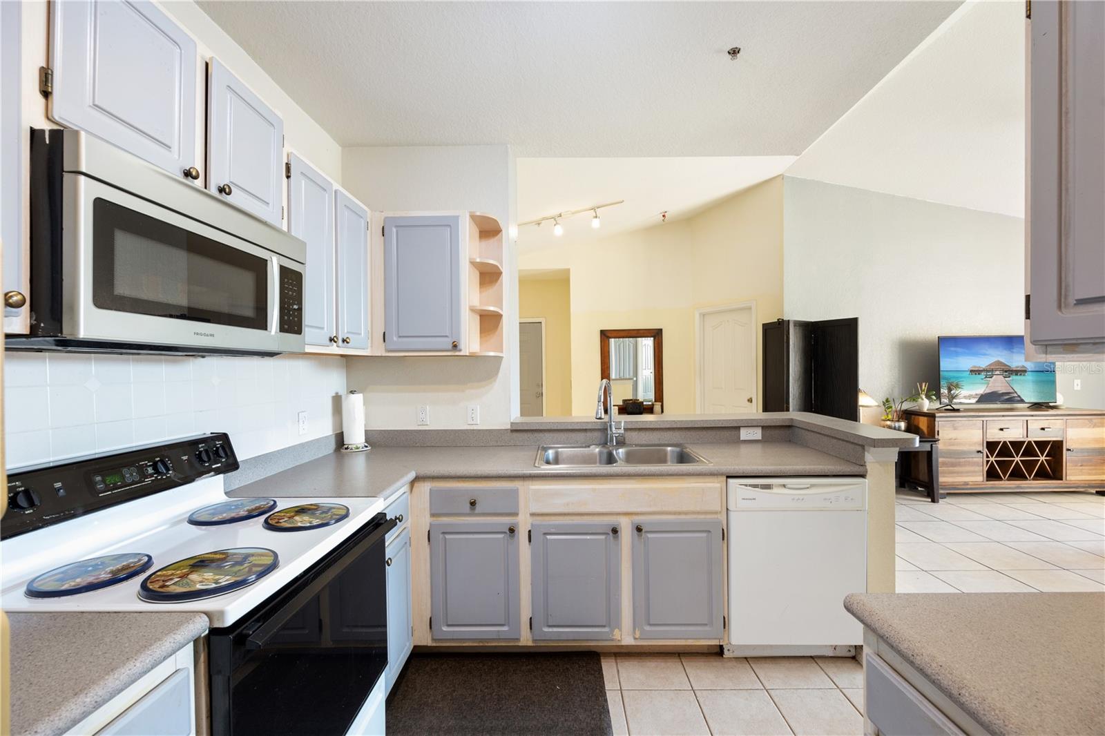 Image 14 of 74 For 1175 Lake Shadow Circle 4308