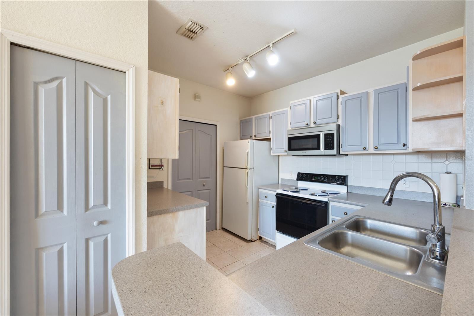 Image 17 of 74 For 1175 Lake Shadow Circle 4308