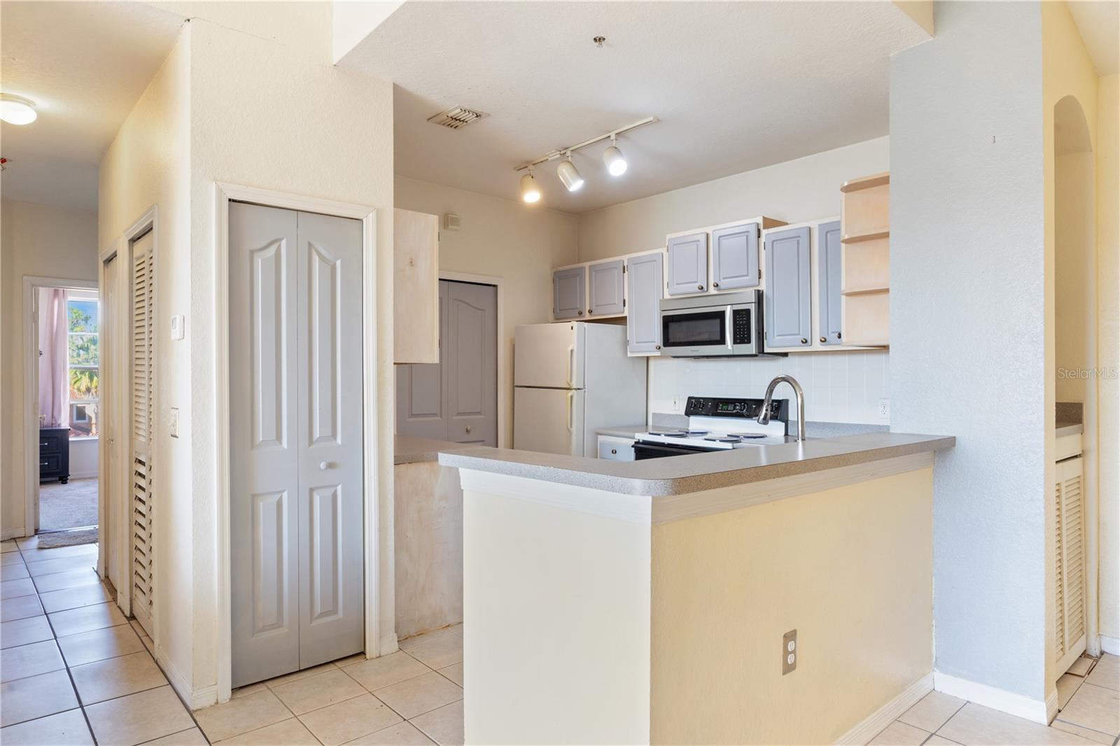 Image 22 of 74 For 1175 Lake Shadow Circle 4308