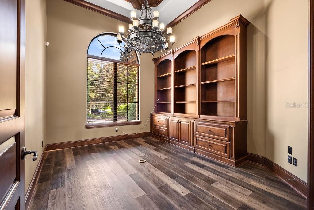 Image 18 of 47 For 6130 Grosvenor Shore Drive