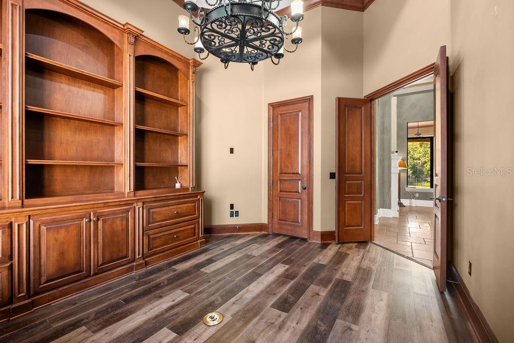 Image 19 of 47 For 6130 Grosvenor Shore Drive