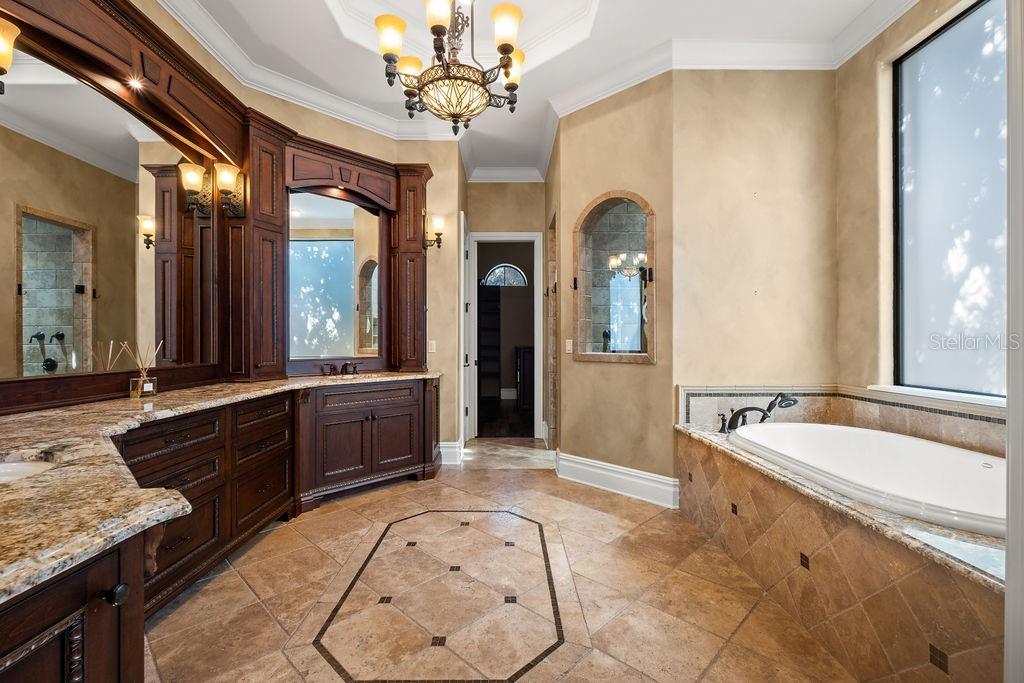 Image 22 of 47 For 6130 Grosvenor Shore Drive