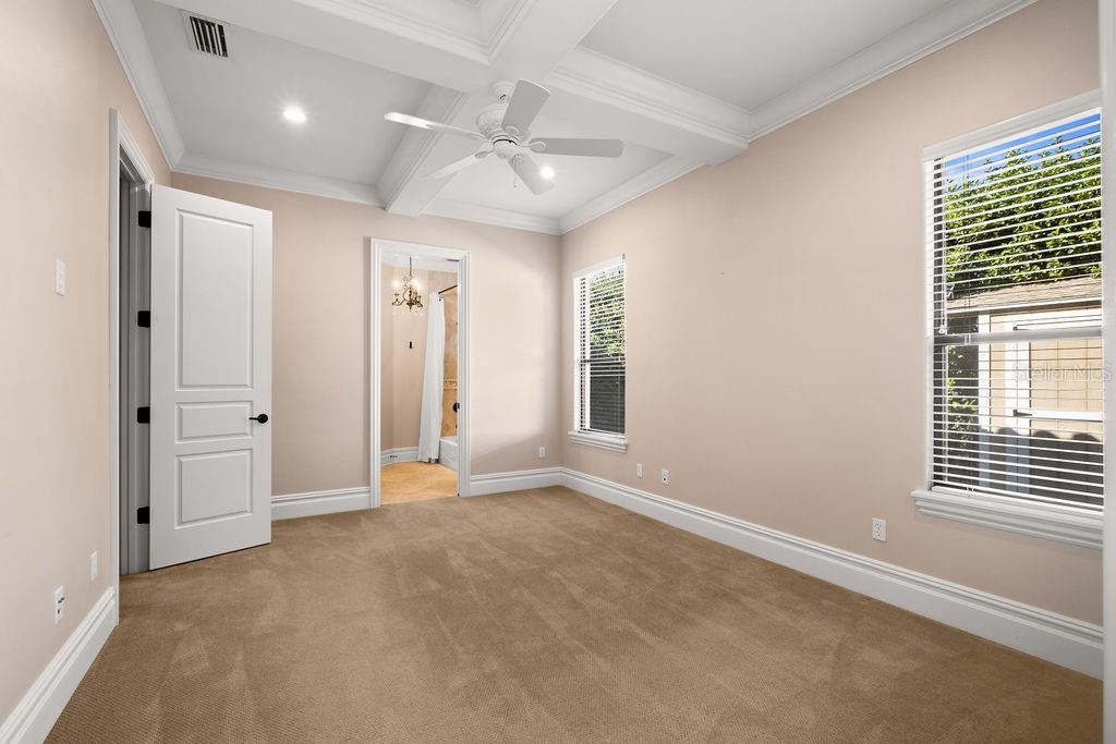 Image 26 of 47 For 6130 Grosvenor Shore Drive