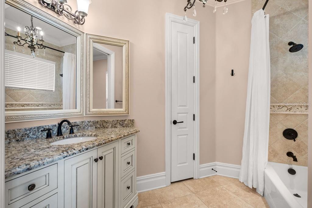 Image 28 of 47 For 6130 Grosvenor Shore Drive