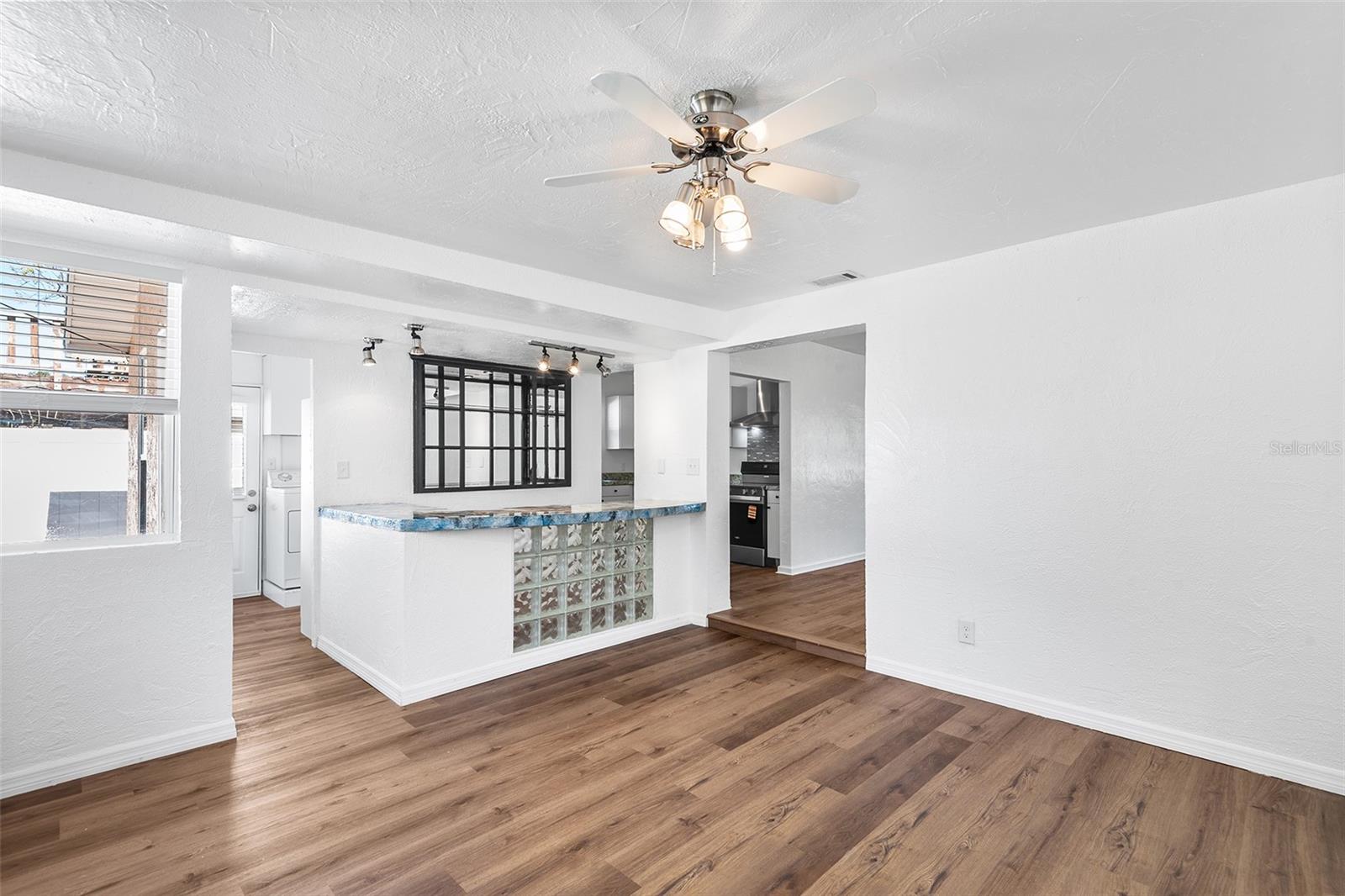 Image 9 of 16 For 1517 Gray Street S