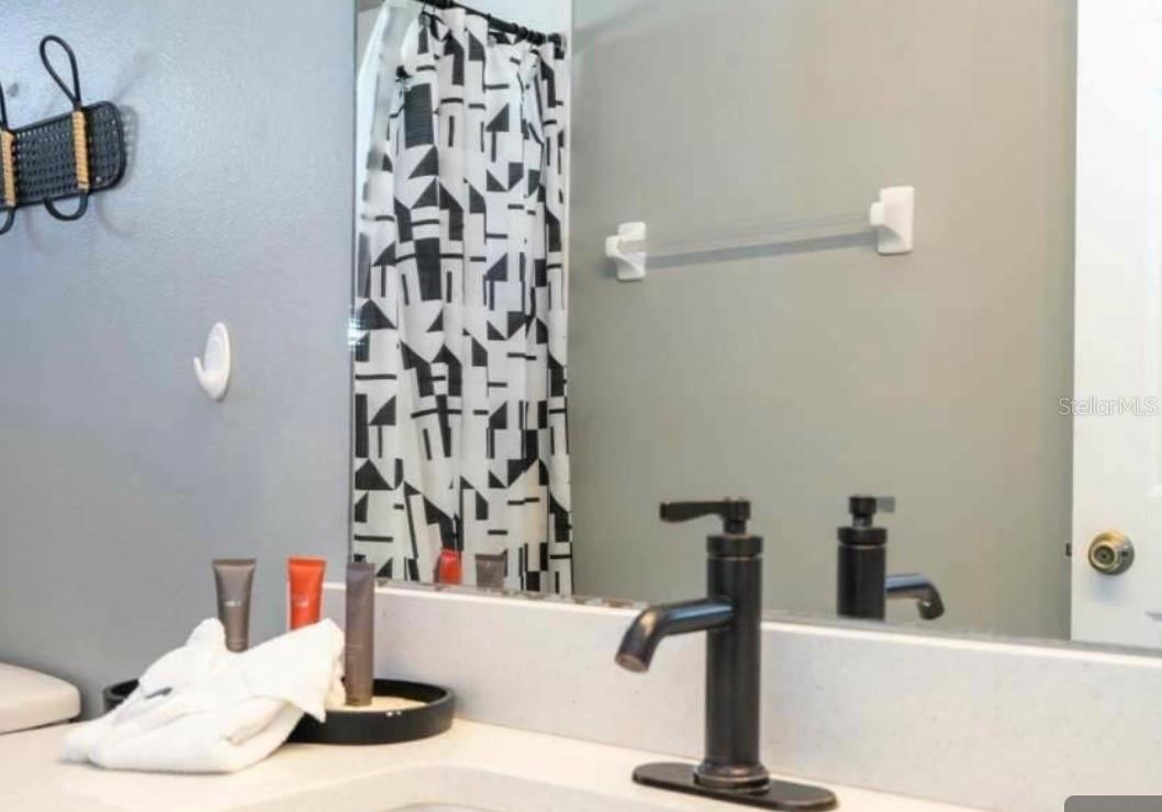 Image 17 of 42 For 16629 Rolling Green Drive