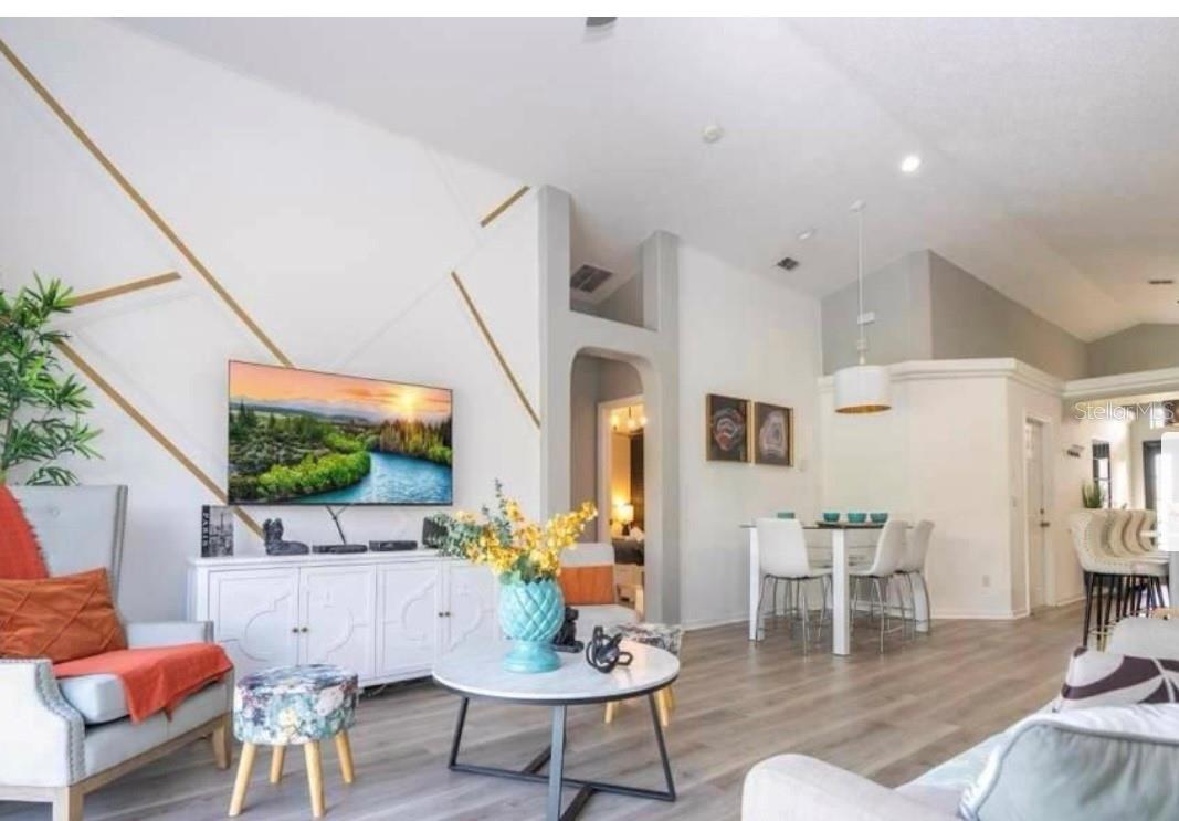 Image 23 of 42 For 16629 Rolling Green Drive