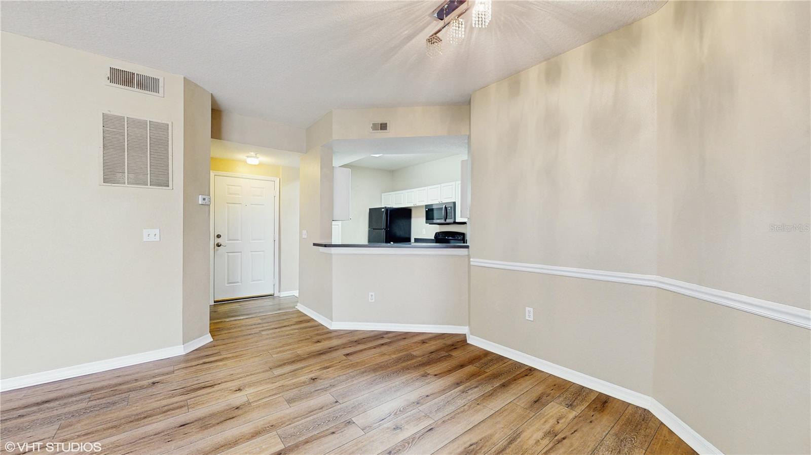 Image 8 of 23 For 5512 Metrowest Boulevard 203