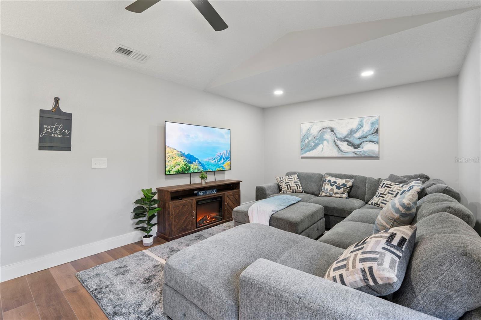 Image 15 of 30 For 121 Champlain Drive