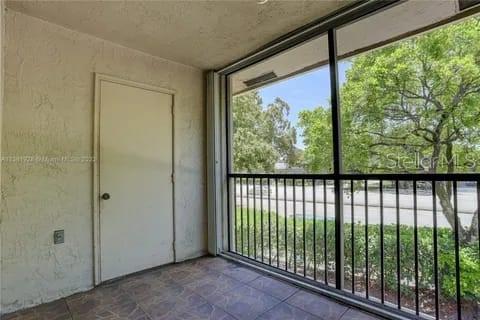 Image 12 of 13 For 9633 Riverside Dr  E5