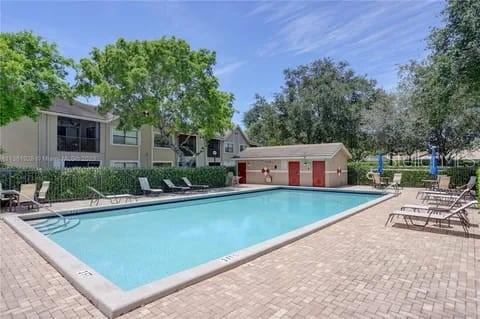 Image 13 of 13 For 9633 Riverside Dr  E5