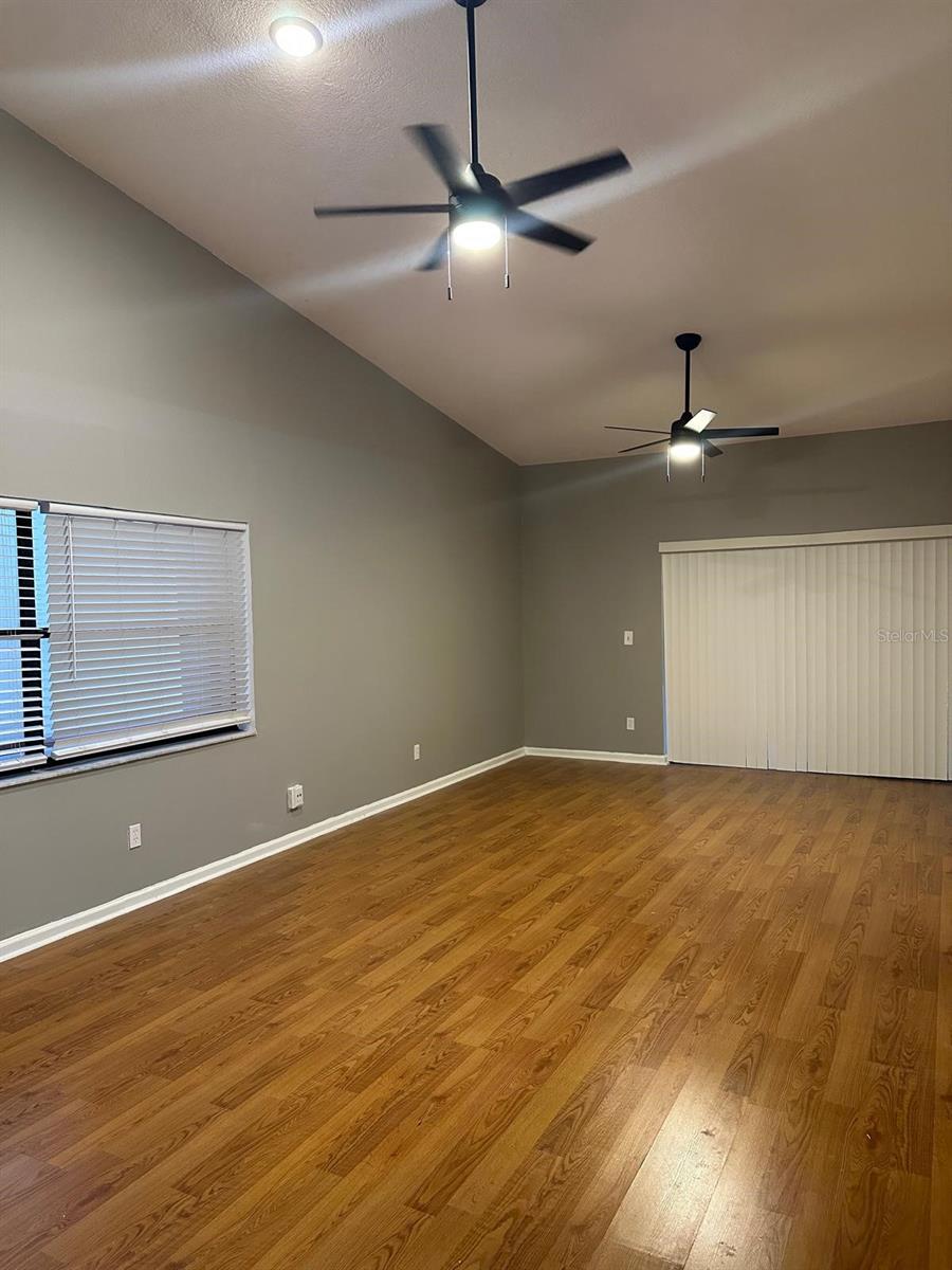 Image 4 of 13 For 9633 Riverside Dr  E5