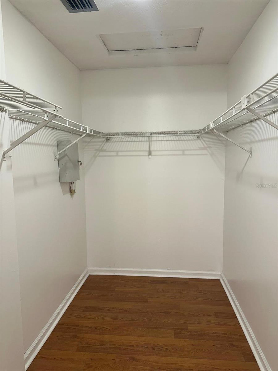 Image 8 of 13 For 9633 Riverside Dr  E5