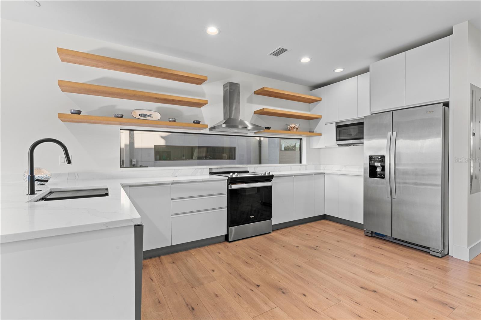 Image 15 of 81 For 2200 Bay Boulevard B