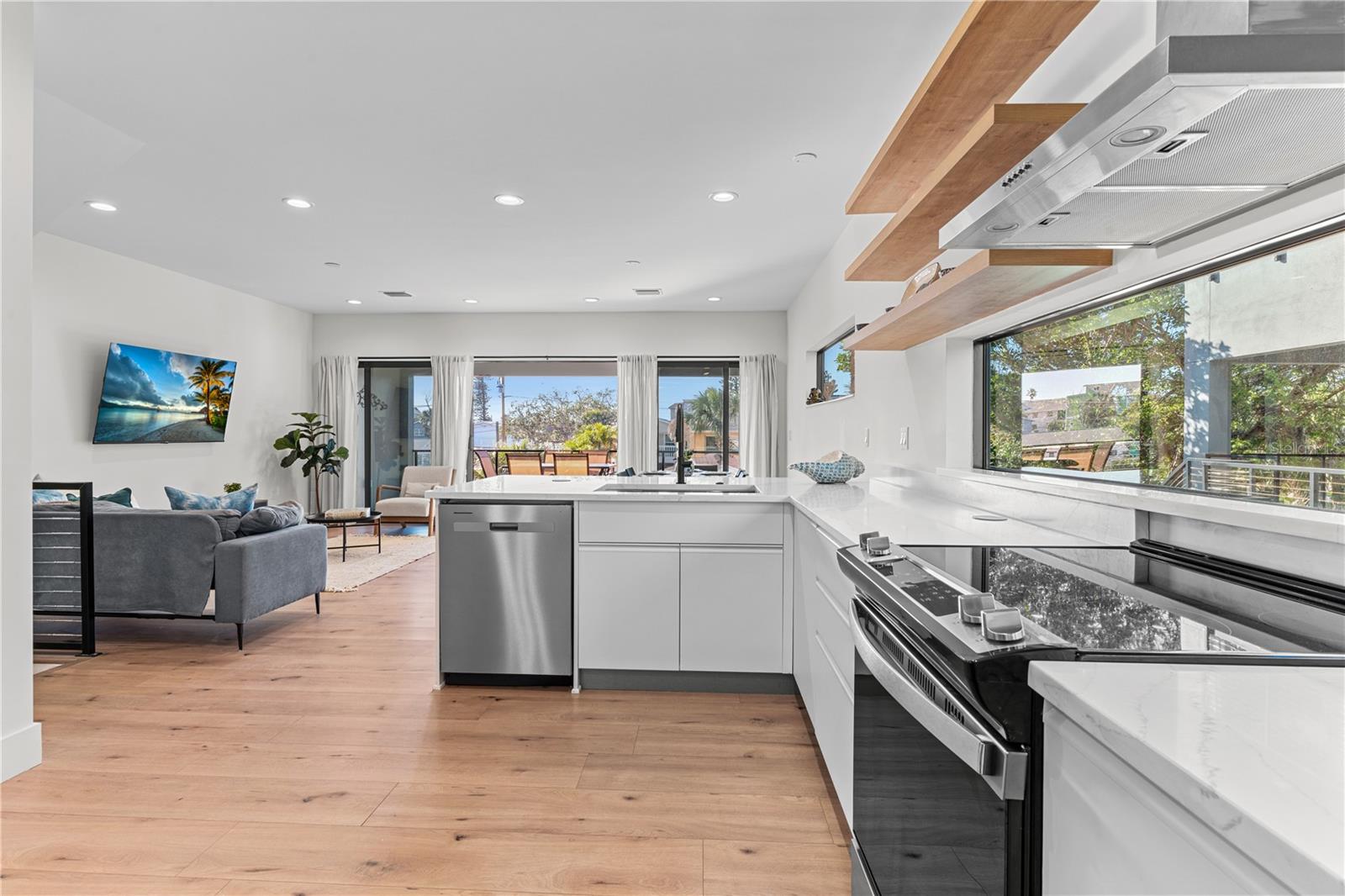 Image 17 of 81 For 2200 Bay Boulevard B