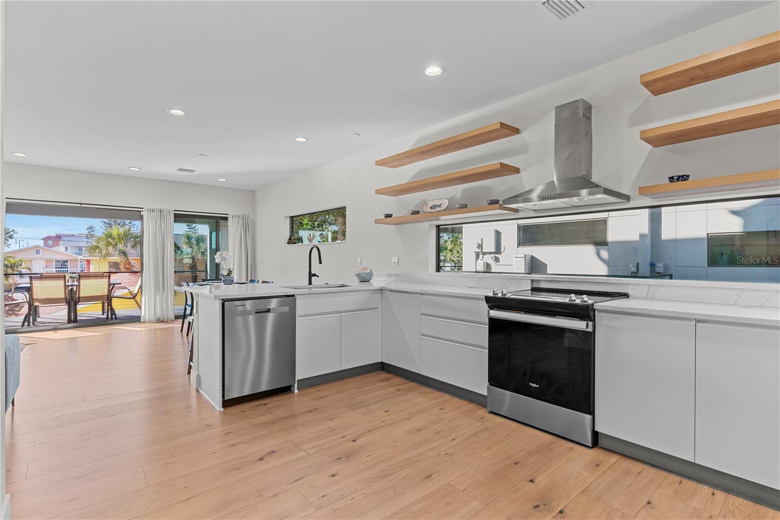 Image 19 of 81 For 2200 Bay Boulevard B