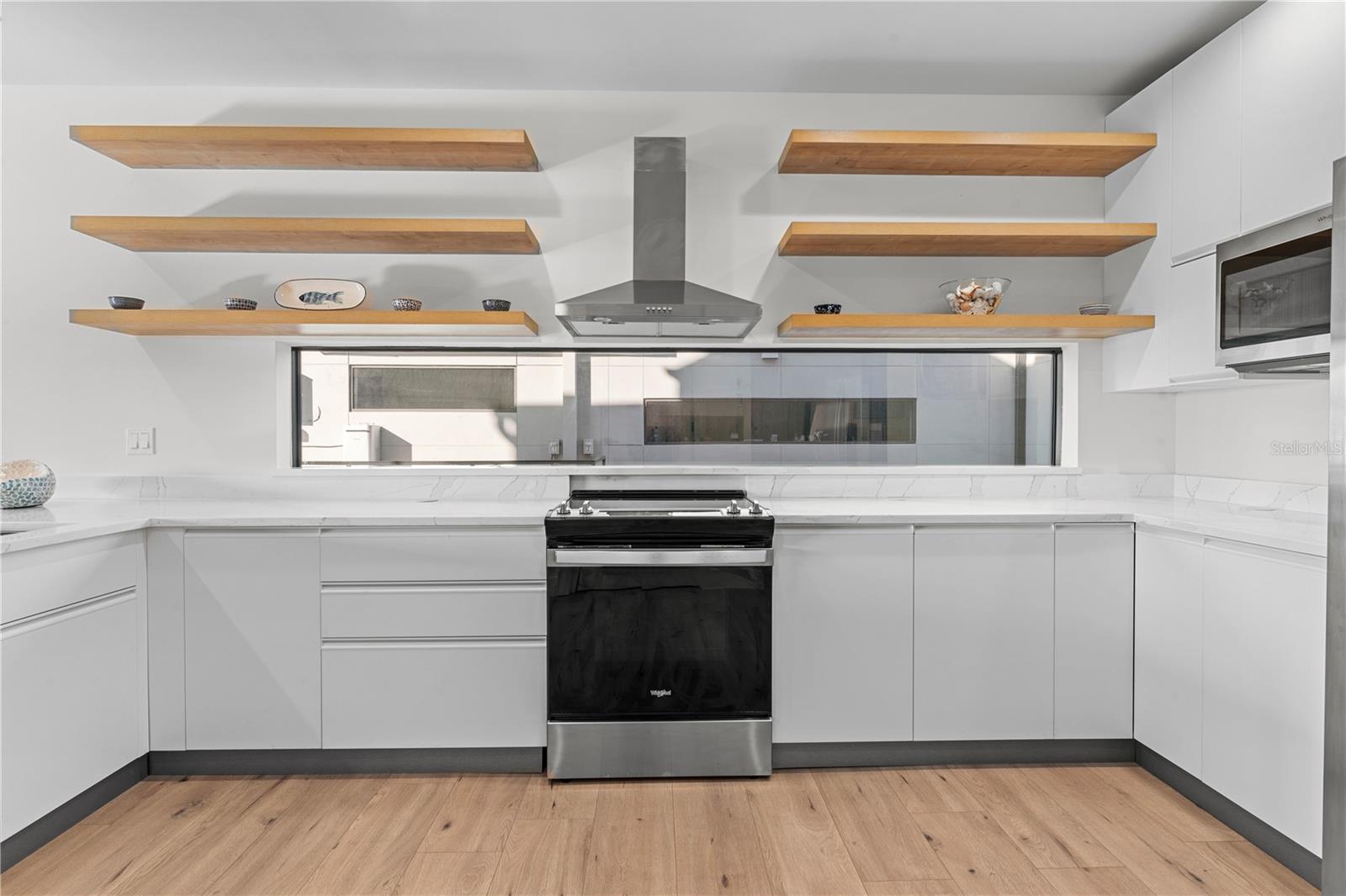 Image 20 of 81 For 2200 Bay Boulevard B