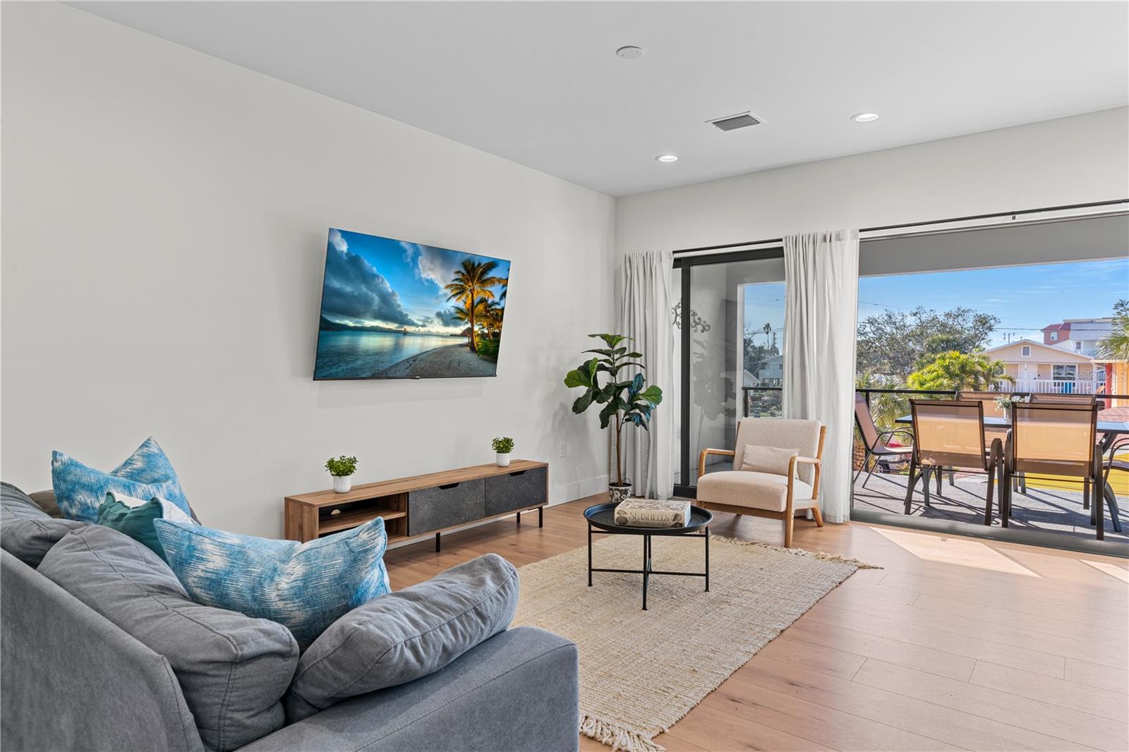 Image 24 of 81 For 2200 Bay Boulevard B