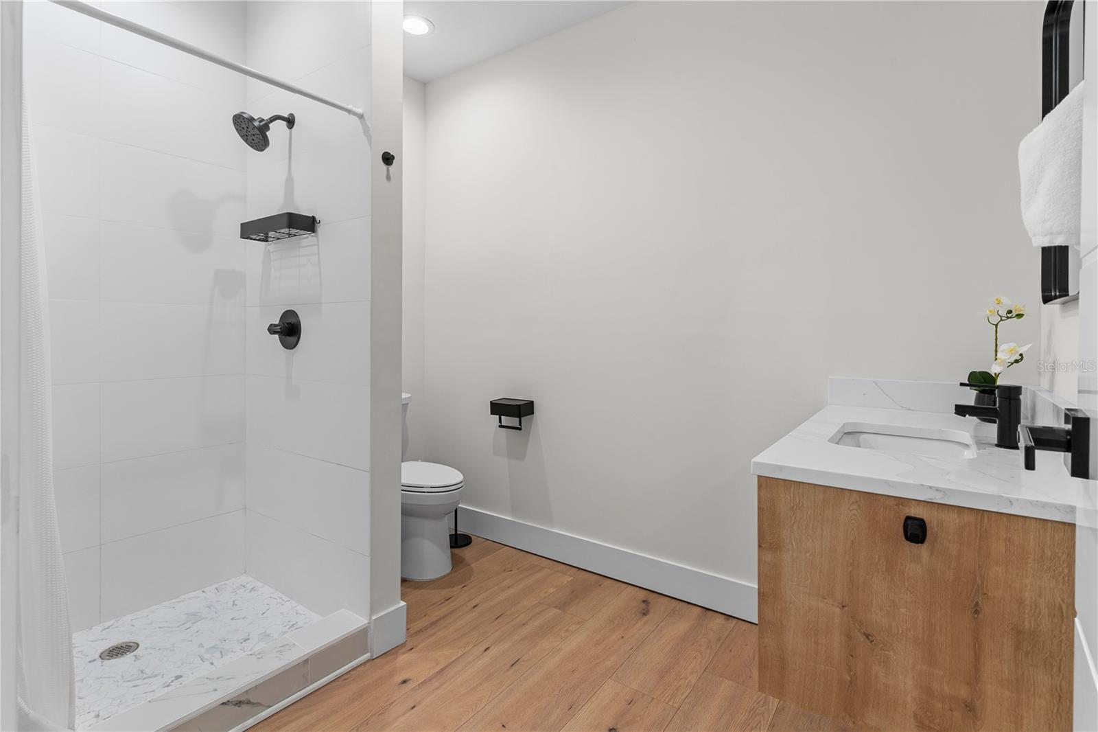 Image 37 of 81 For 2200 Bay Boulevard B