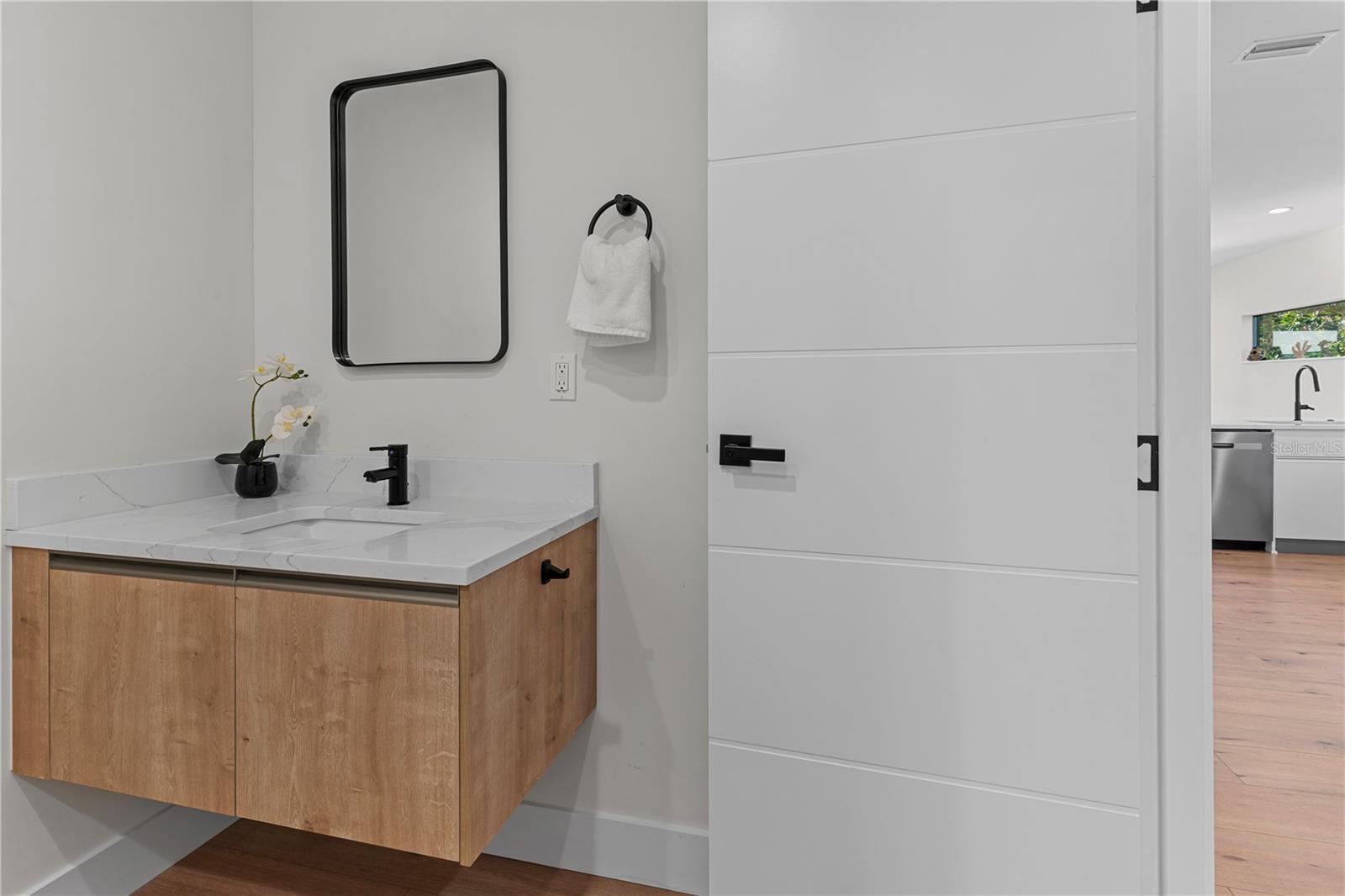 Image 38 of 81 For 2200 Bay Boulevard B