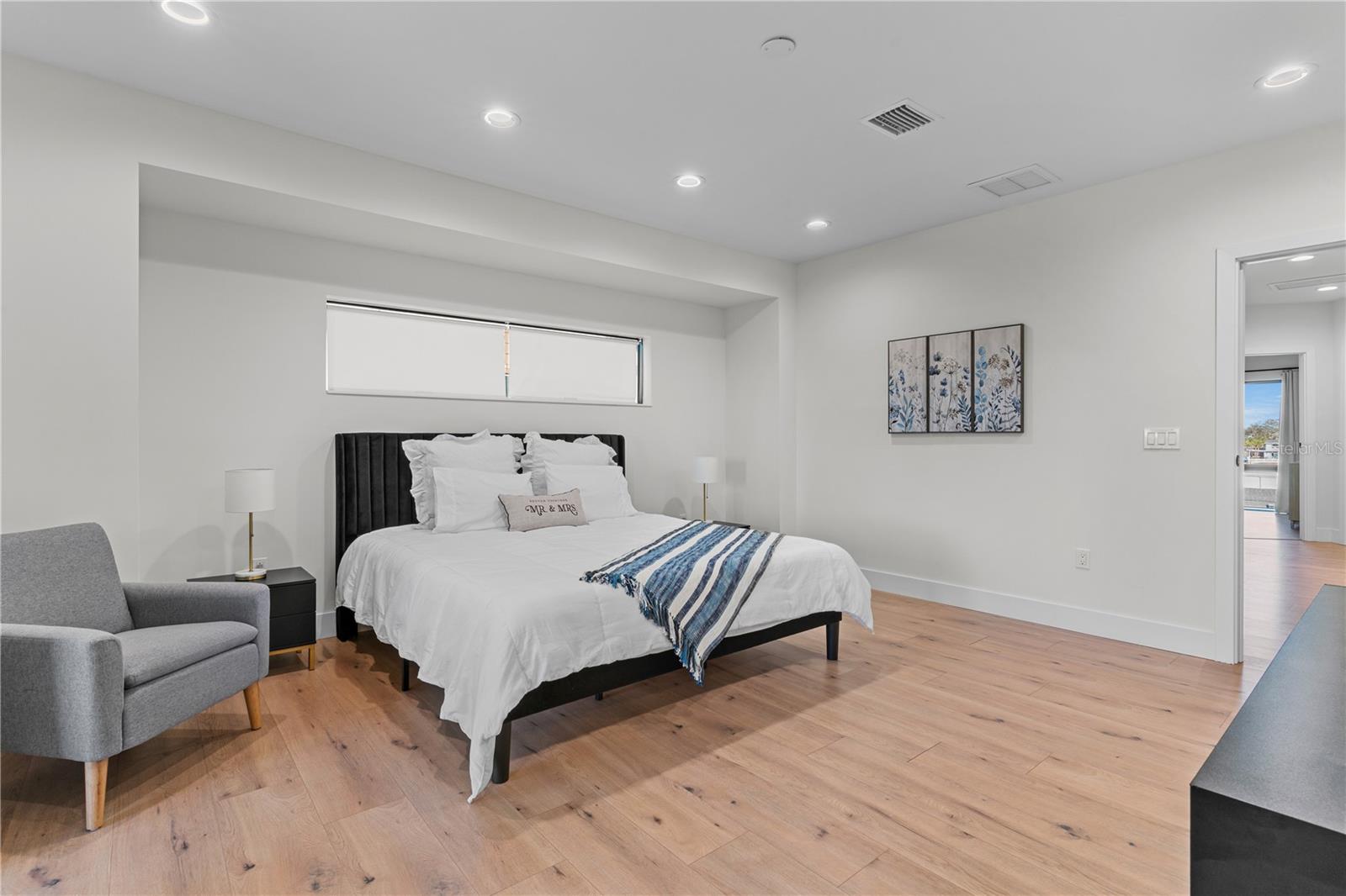 Image 43 of 81 For 2200 Bay Boulevard B