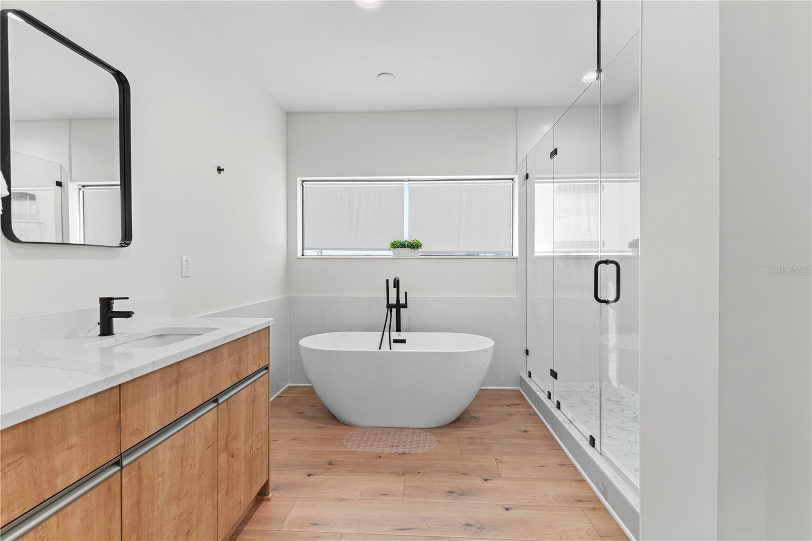 Image 48 of 81 For 2200 Bay Boulevard B