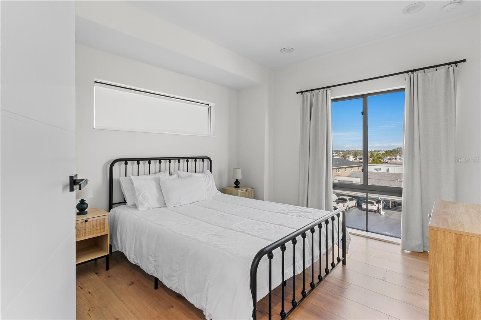 Image 57 of 81 For 2200 Bay Boulevard B