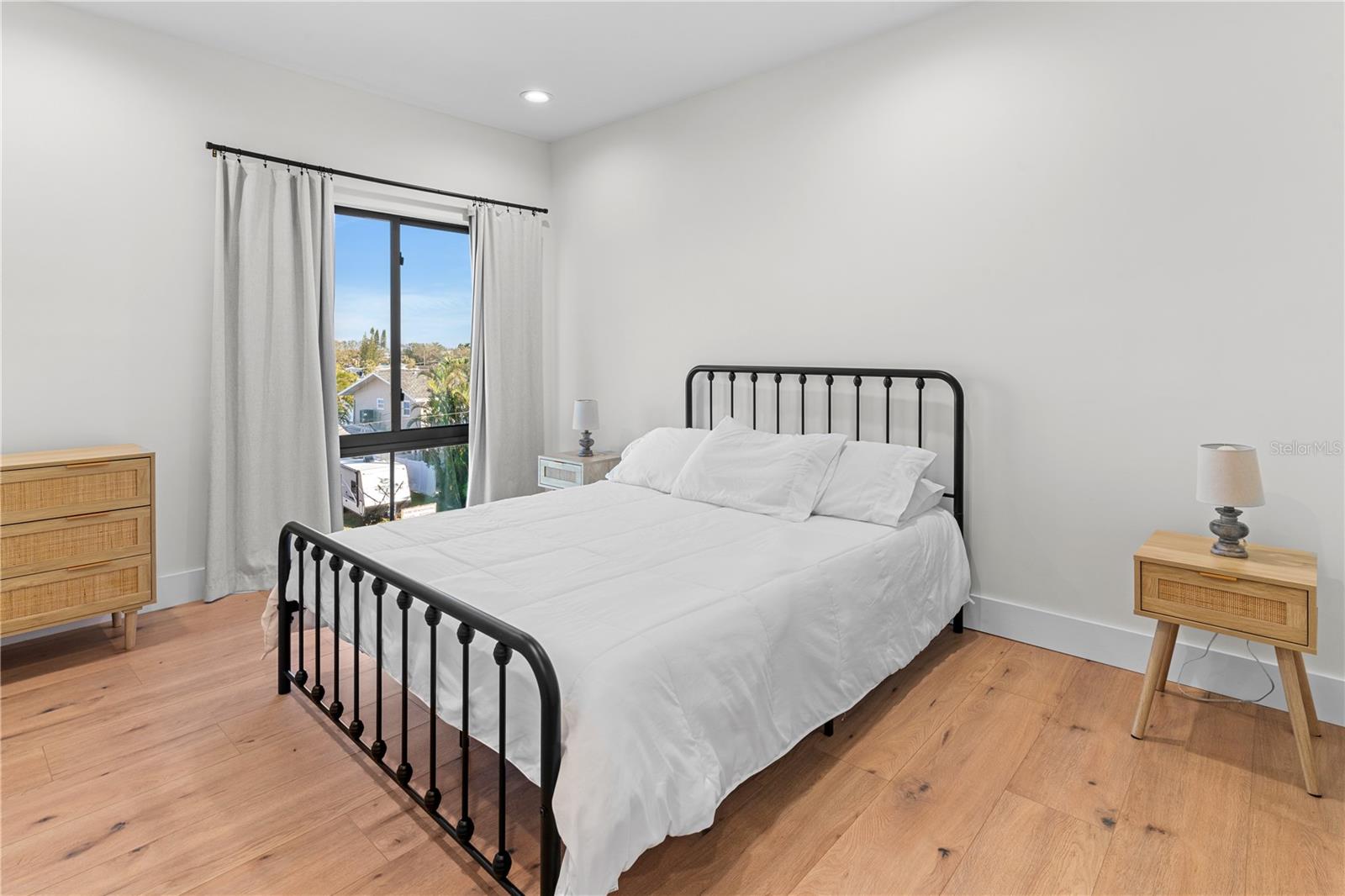 Image 59 of 81 For 2200 Bay Boulevard B