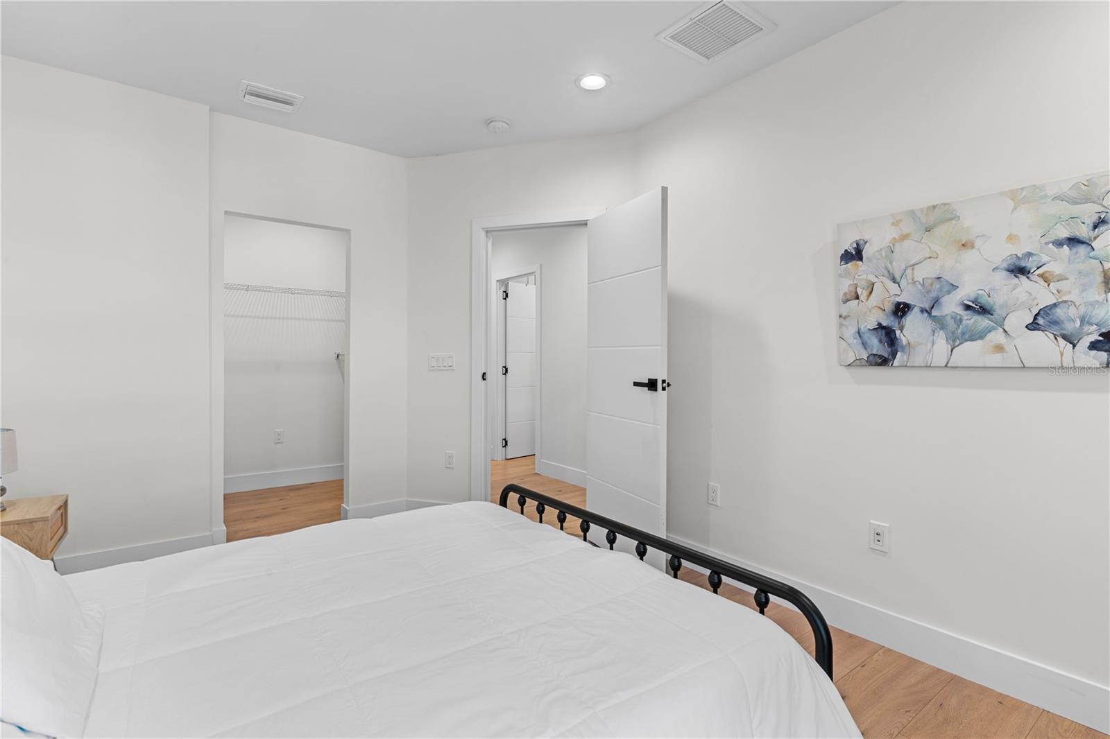 Image 60 of 81 For 2200 Bay Boulevard B