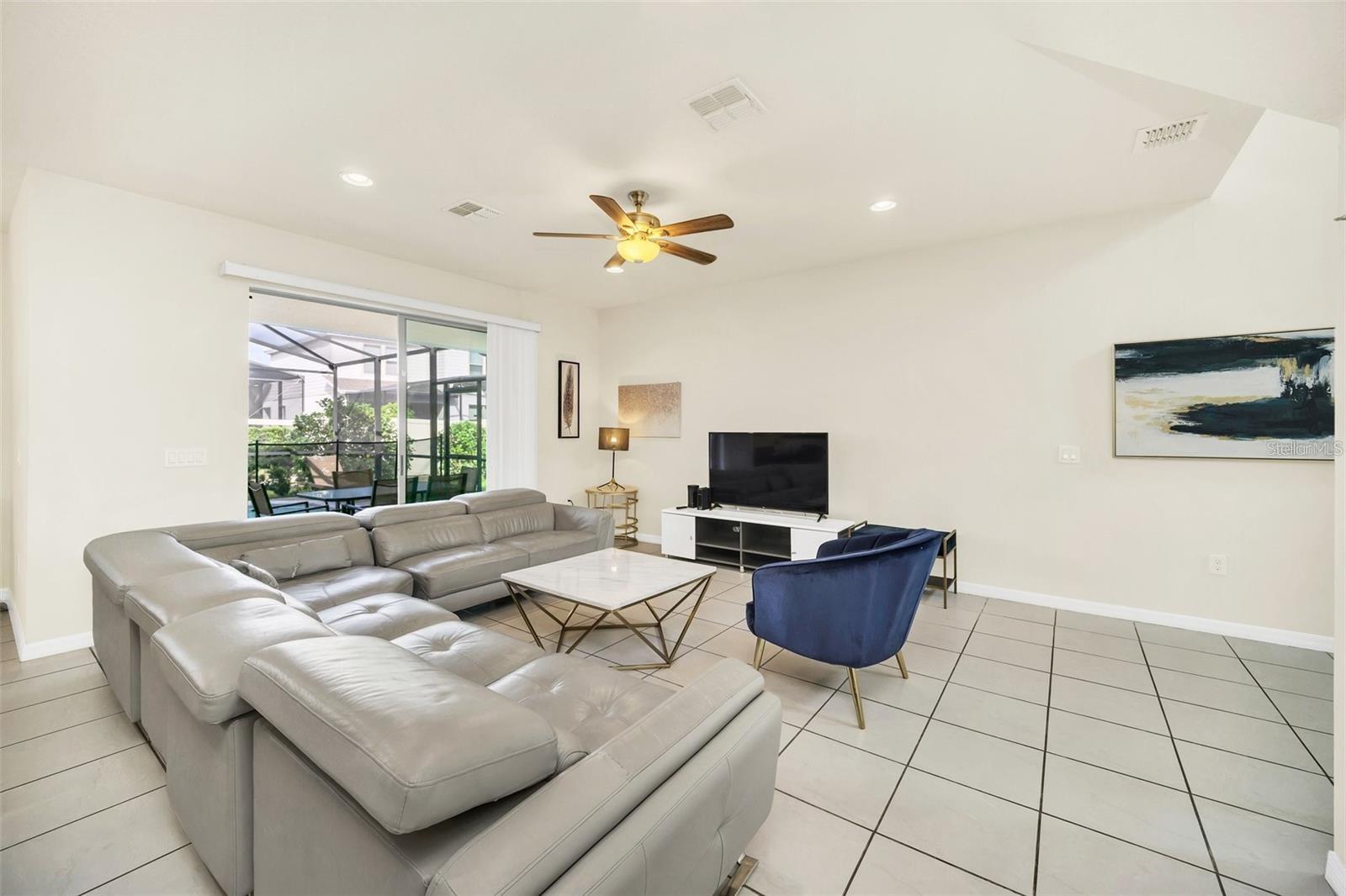 Image 4 of 33 For 2468 Dubai Street