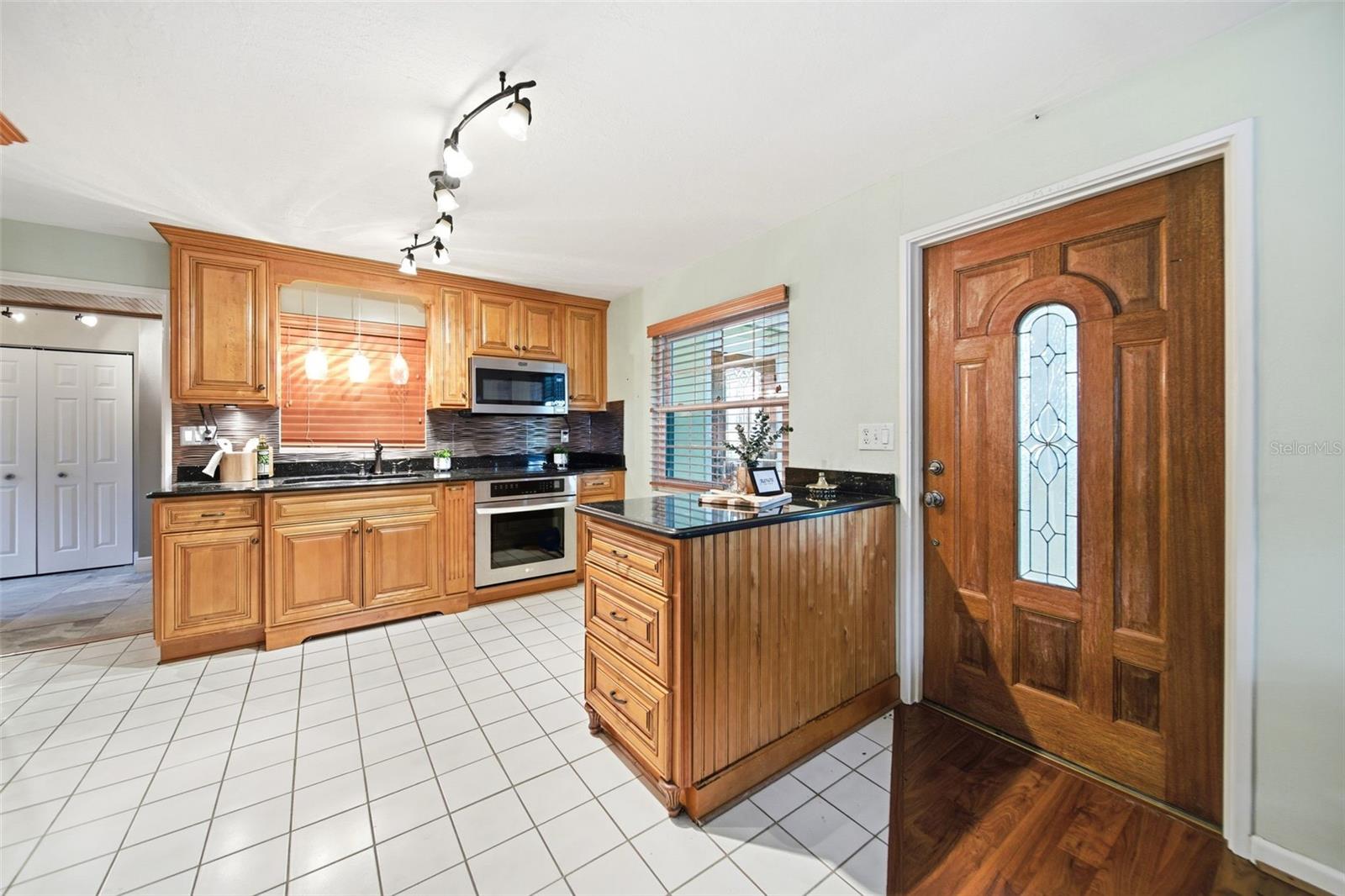 Image 14 of 39 For 2712 Crystal Lake Drive