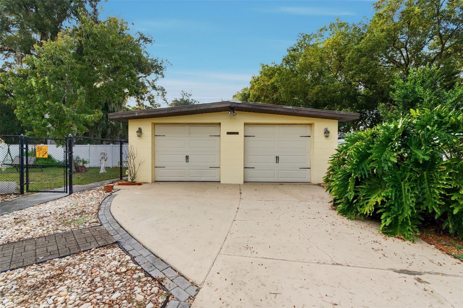 Image 4 of 39 For 2712 Crystal Lake Drive