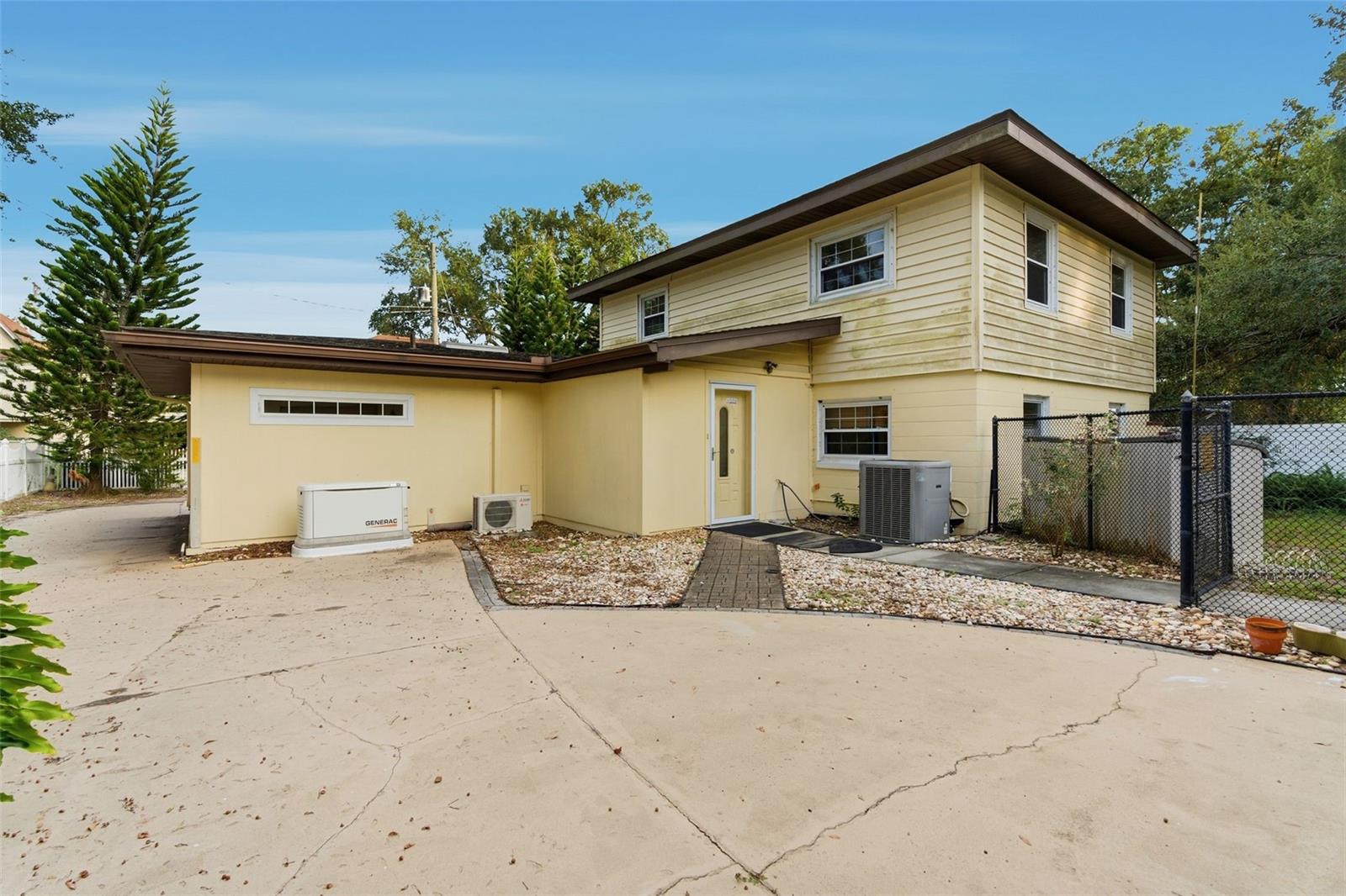 Image 5 of 39 For 2712 Crystal Lake Drive