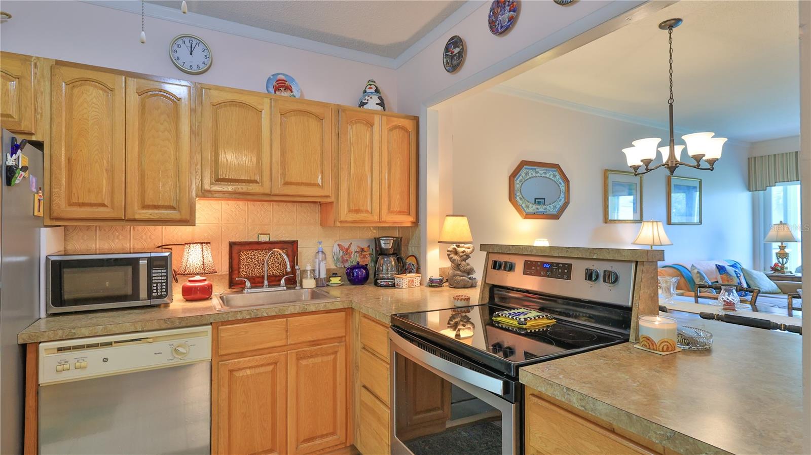 Image 8 of 25 For 717 Beach Street 205c